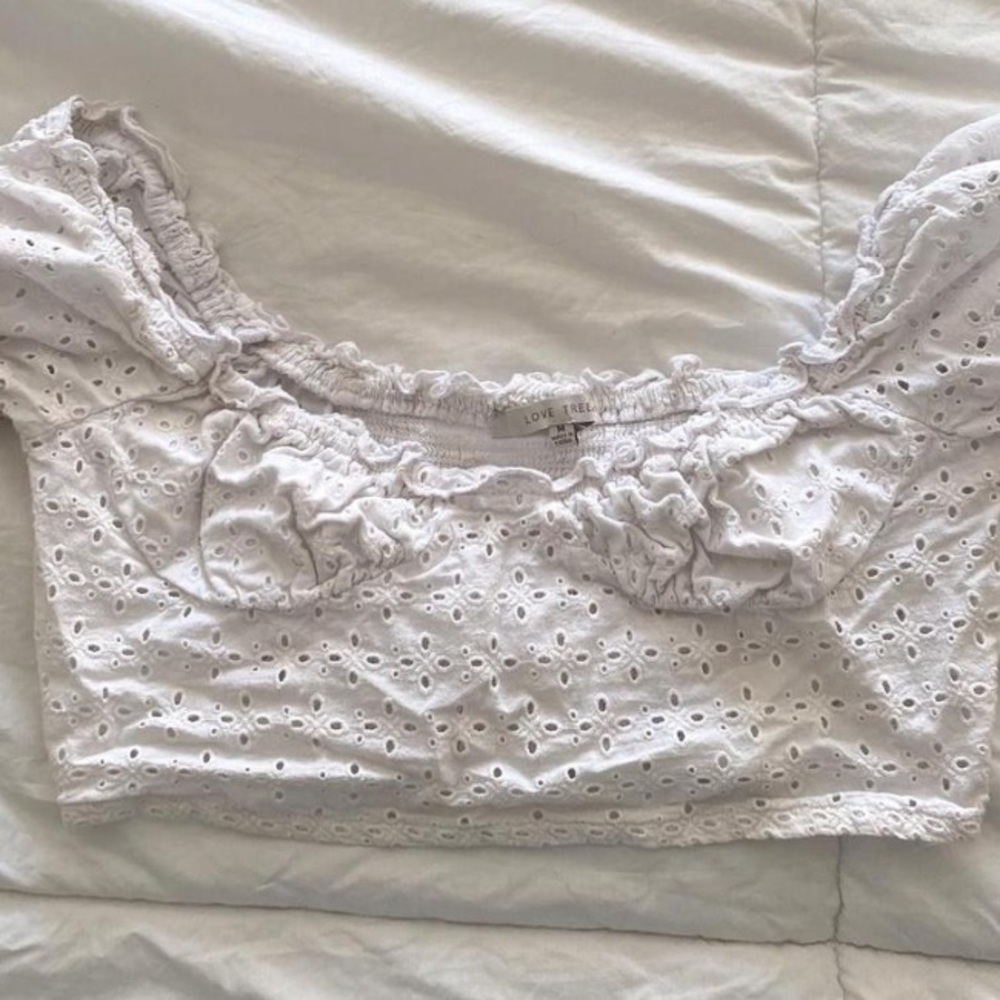 white eyelit lace crop top with sweetheart neckline & puff sleeves size medium - Picture 2 of 3
